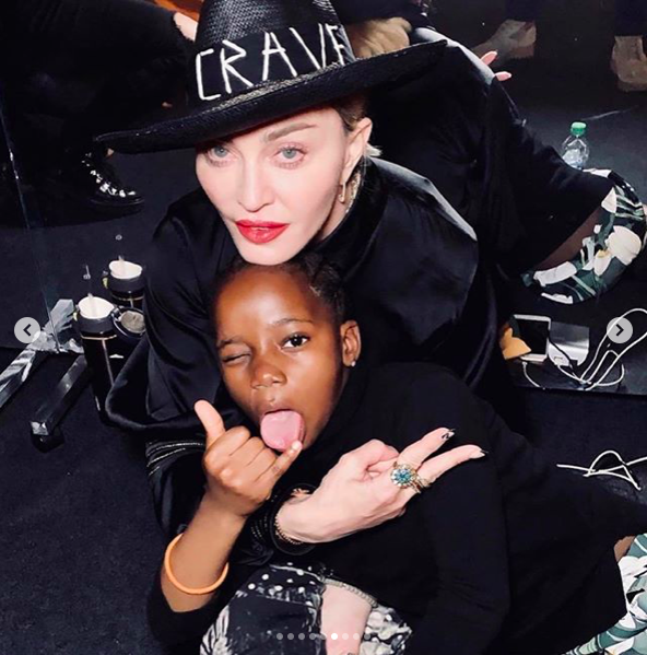 Madonna, le foto coi figli e poi la provocazione: "Buona festa del papà a me"