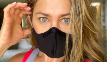 Jennifer Aniston si infuria. “La dannata mascherina deve essere indossata”