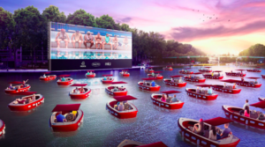 Parigi, cinema all’aperto galleggiante: il primo drive-in su barchetta