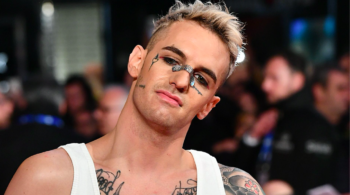 Achille Lauro canterà con Mina. Alla faccia di quelli che l'hanno criticato: "Tanto lui se ne frega"