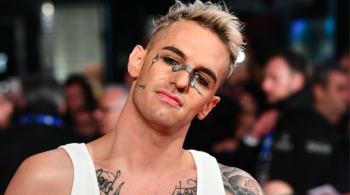 Achille Lauro canterà con Mina. Alla faccia di quelli che l’hanno criticato: “Tanto lui se ne frega”