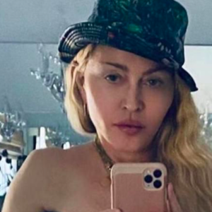 Madonna censurata. La regina del pop sposa le teorie complottiste di Trump: “Imbavagliatela”