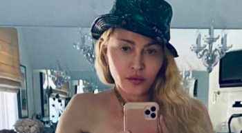 Madonna censurata. La regina del pop sposa le teorie complottiste di Trump: “Imbavagliatela”
