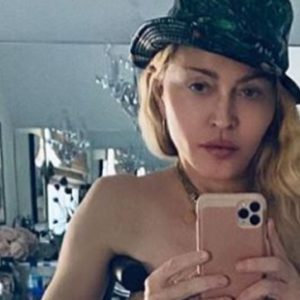 Madonna: topless su Instagram per la regina del pop