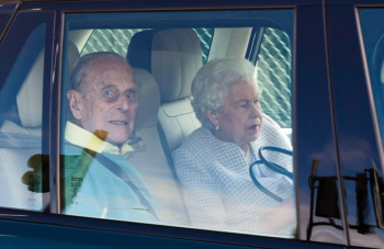 Regina Elisabetta II d’Inghilterra e Principe Filippo pronti per le vacanze. Anche quest’anno si vola in Scozia