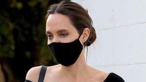 L’outfit estivo di Angelina Jolie: mamma cool e altrettanto casual