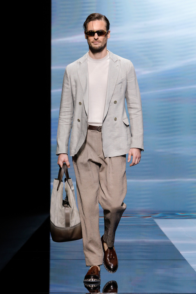 Giorgio Armani primavera/estate 2021. Collezione ispirata al lockdown: look rilassati e pigiama-style