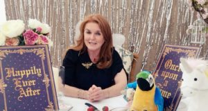 Sarah Ferguson Instagram, la duchessa di York dà lezioni di inglese ai più piccoli