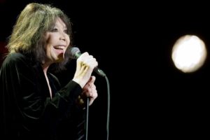 Juliette Gréco morta, addio alla “rosa nera dei cortili”: musa dell’esistenzialismo e icona di stile