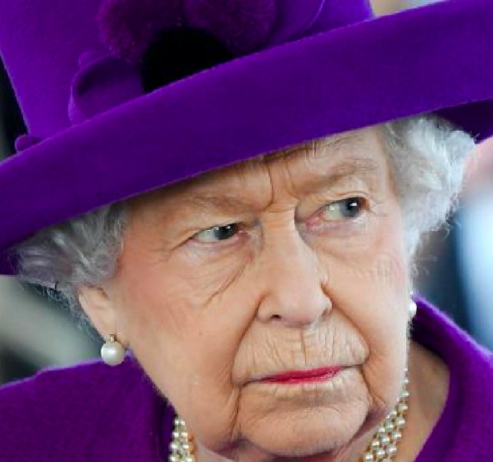 La Regina Elisabetta è arrivata al limite: "Vuole incontrare Harry senza Meghan"