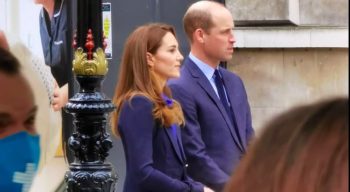 Kate Middleton e il Principe William come gemelli. Outfit abbinati: a chi sta meglio?