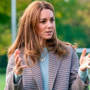 Kate Middleton ha sfoggiato il cappotto perfetto di questa stagione autunnale. Il capo è già un must have