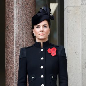 Kate Middleton, elegante ed austera: al via con lo stile militare in occasione del Remembrance Day