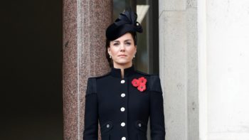 Kate Middleton, elegante ed austera: al via con lo stile militare in occasione del Remembrance Day