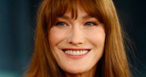 Carla Bruni racconta Versace: “Le sue feste, il ricordo più bello”