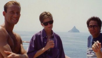 Lady Diana, la foto inedita. Cool sullo yacht di Valentino: era il 1990