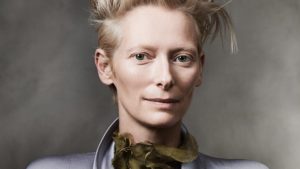 Tilda Swinton compie 60 anni: l’antidiva premio Oscar che ama la solitudine