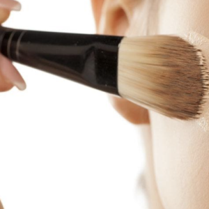 Make-up: cos’è ed a cosa serve il fondotinta