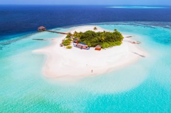 Il turismo riparte dalle Maldive: festeggiano oltre 4.500 turisti in un solo giorno