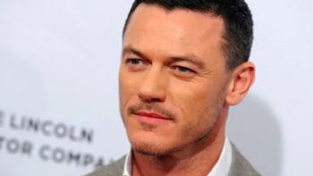 Luke Evans è tornato single. Gaston de ‘La Bella e la Bestia’ è sempre più bello