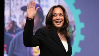 Kamala Harris indossa solo Converse: ecco spiegato perché