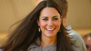 Kate Middleton, i suoi capelli lisci sono tutti da copiare. Ecco come fare (e sorridere come lei)