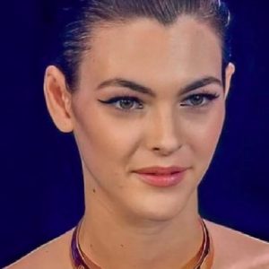 Sanremo 2021, Vittoria Ceretti look: da Valentino a Versace, passando per Armani