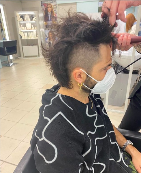Marco Bocci stravolge il suo look: con la cresta punk a 42 anni si vola 