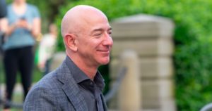 Yacht di lusso. Jeff Bezos ha dato il meglio di sé: si chiama Perla Nera e costa 185Miliardi