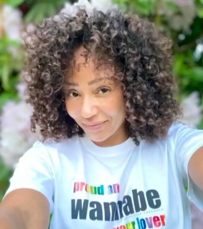 Le Spice Girls lanciano la t-shirt per il Pride Month: wannabe your lover!