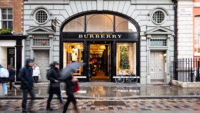 Burberry, il lusso sposa l'ambiente: il brand sarà 'climate positive' entro il 2040