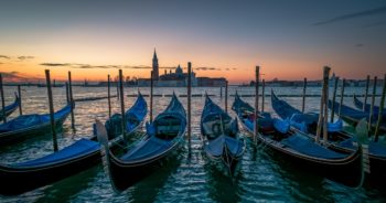 Venezia, scoprire la città e la laguna in barca: una magia da provare almeno una volta