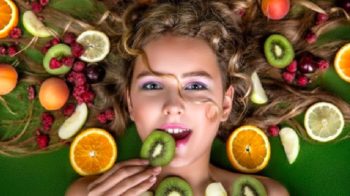 Cosa mangiare per capelli super! I 5 alimenti must have per un'estate perfetta