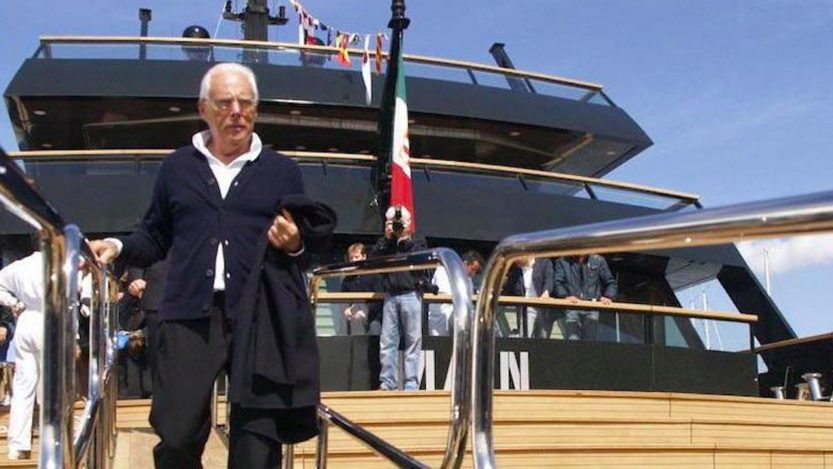Giorgio Armani, col suo mega yacht di lusso in acque italiane: location pazzesca