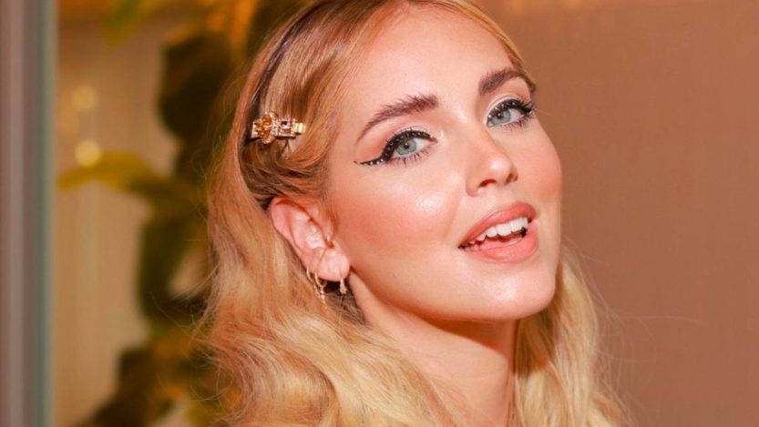 Chiara Ferragni, look da principessa alla sfilata Versace by Fendi: gli anni '20 nel 2021