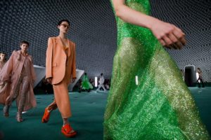 Stella McCartney svela al mondo la sua nuova sconvolgete collezione di moda primavera estate 2022