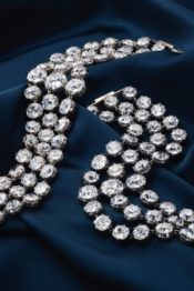 I Braccialetti di diamanti di Maria Antonietta superano la stima dell’asta: venduti per 8,2 milioni di dollari