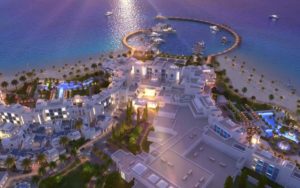 L’Hilton Salwa Beach Resort & Villas: il gigantesco hotel di lusso in mezzo al nulla