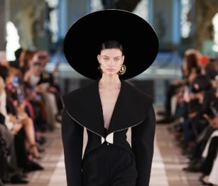 Parigi Fashion Week: la giacca elegante continua a dominare le passerelle