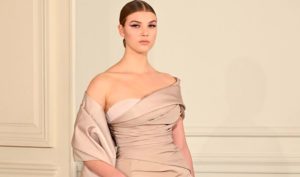 Valentino Parigi Haute Couture 2022: per la prima volta in passerella corpi autentici, ed è un’ovazione