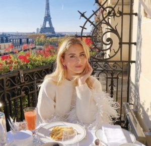 Valentina Ferragni è a Parigi: quanto costa l’hotel di lusso in cui alloggia