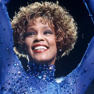 Whitney Houston moriva dici anni fa: la ricostruzione delle ultime ore di vita