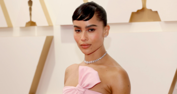 Zoë Kravitz agli Oscar 2022: dall’abito alla frangia, un vero omaggio all’iconica Audrey Hepburn