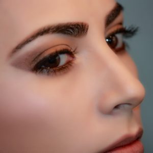 Guida all’eyeliner: quale scegliere e qualche trucco per applicarlo senza sbagliare