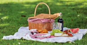 Gli oggetti da non dimenticare per un picnic esclusivo e con stile