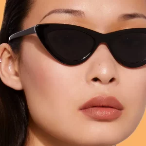 Tendenze occhiali da sole 2022: quali scegliere secondo la forma del viso