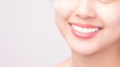Come sbiancare i denti a casa: la guida completa per un sorriso luminoso