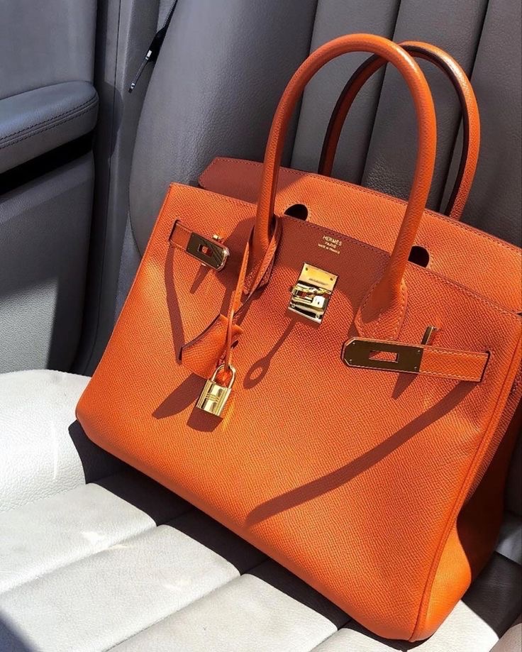 Hermès: la denuncia dei top clients, costretti ad acquistare altri prodotti per avere la Birkin