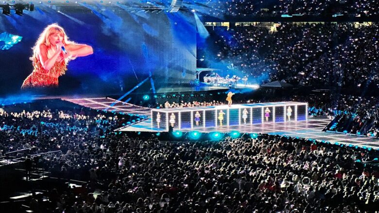 Taylor Swift, i più bei look della cantante durante l’Eras Tour 2024