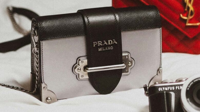 Come riconoscere una borsa Prada originale: consigli e suggerimenti